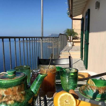 גרימלדי House In Grimaldi. Spectacular View Over The French Riviera! מראה חיצוני תמונה